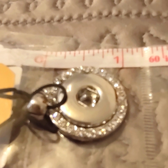 Magnolia and Vine Two Necklace Pendants & Two Snaps. Pics do not do them justice - Picture 3 of 5